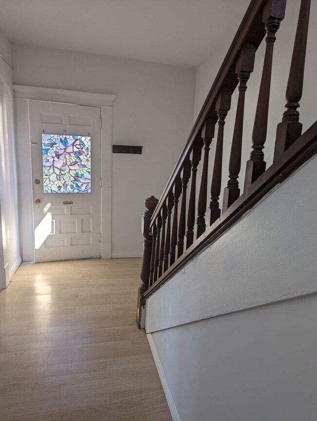 Photo - SHOWING 2/26 @11am   5 Bedroom 2 Bath Hous...