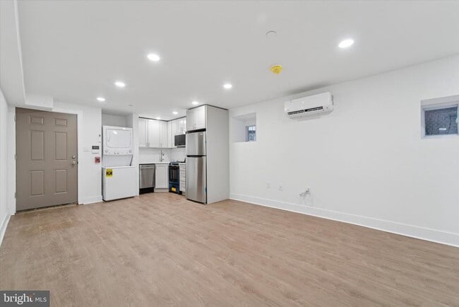 Photo - 812 W Roosevelt Blvd