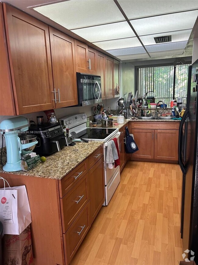 Building Photo - 2811 SW 87th Ter Unit #1210 Rental
