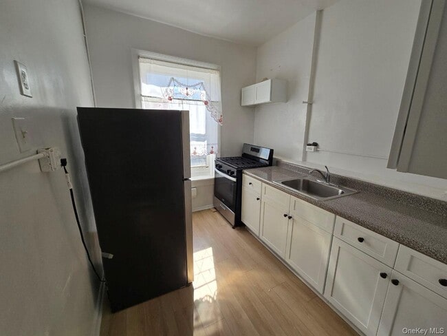 Photo - 5614 Broadway