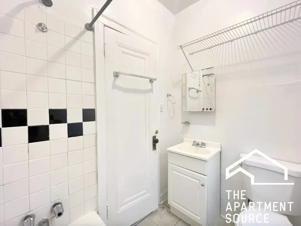 Photo - 2827 N Burling St Unidad 2827 North Burling Street