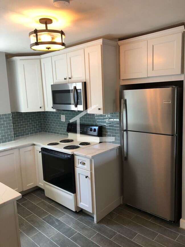 Building Photo - Don't miss out on this amazing deal!