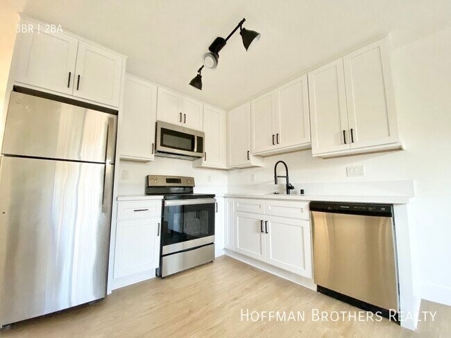 Building Photo - 1932 New England St