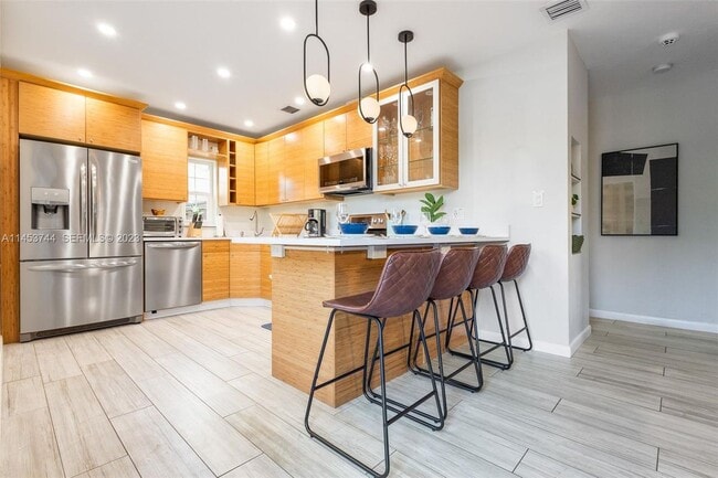 Photo - 201 NE 16th Ct