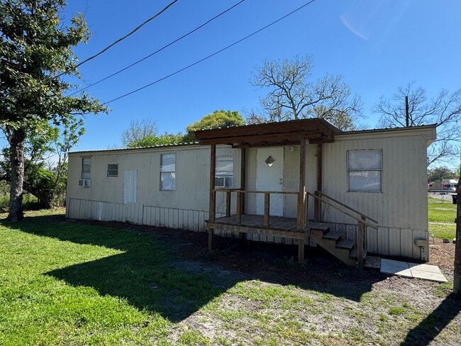 Building Photo - 2 Bedroom / 1 Bath Single wide for Rent – Irvin St, Live Oak, FL