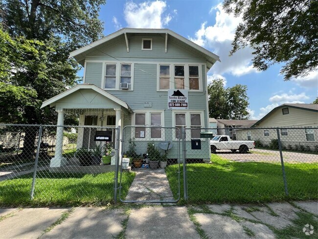 Building Photo - 6823 Ave E Unit 4 Rental