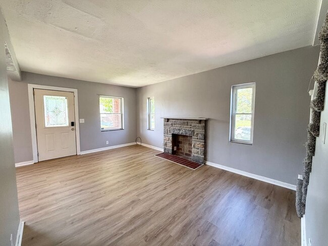 Photo - Cozy & Spacious 4-Bedroom Home in Cincinnati