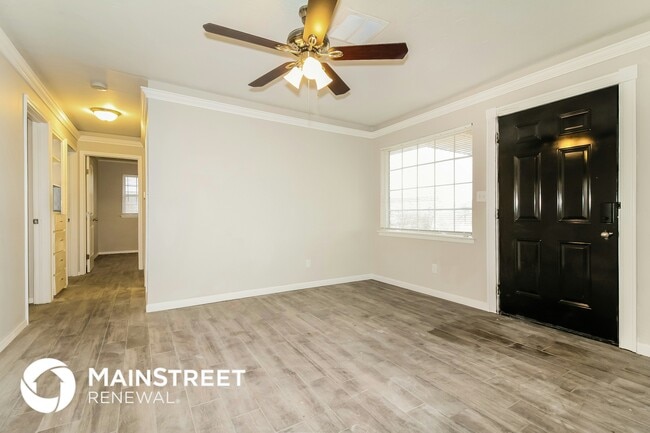 Photo - 800 Plaza Dr