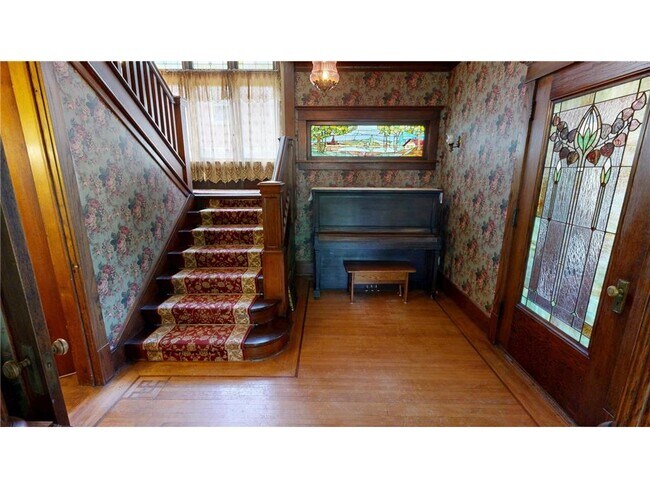 Photo - 216 Litchfield Ave SE