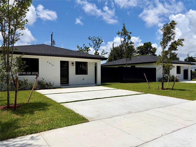 Photo - 2420 NW 154th St