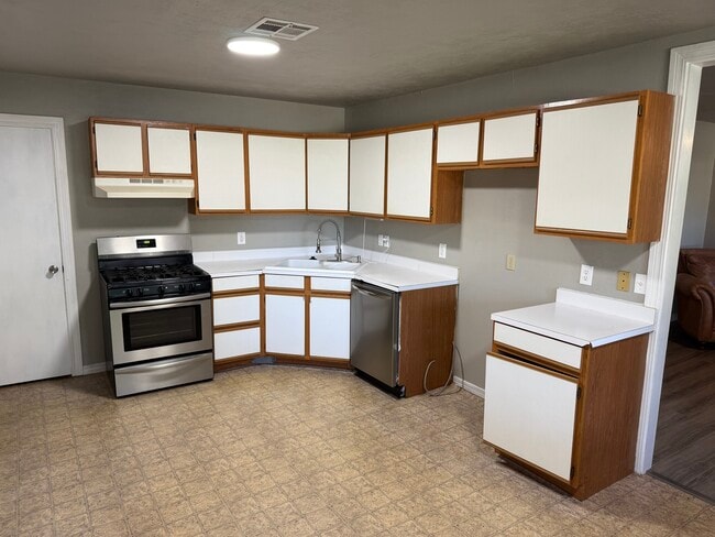 Photo - 1008 S Lowry St