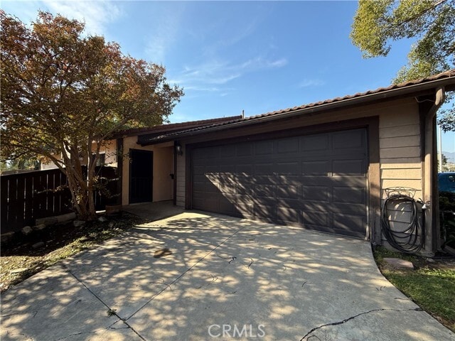 Building Photo - 1827 N Solano Ave Unit 33