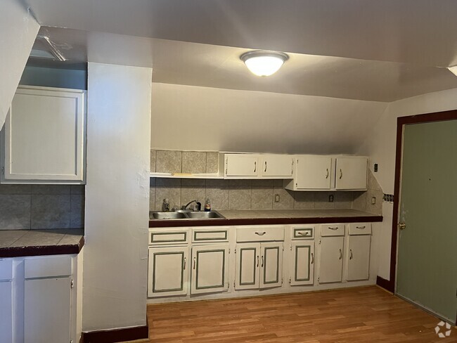 Building Photo - 1704 12th St Unit 1704 Upper Rental