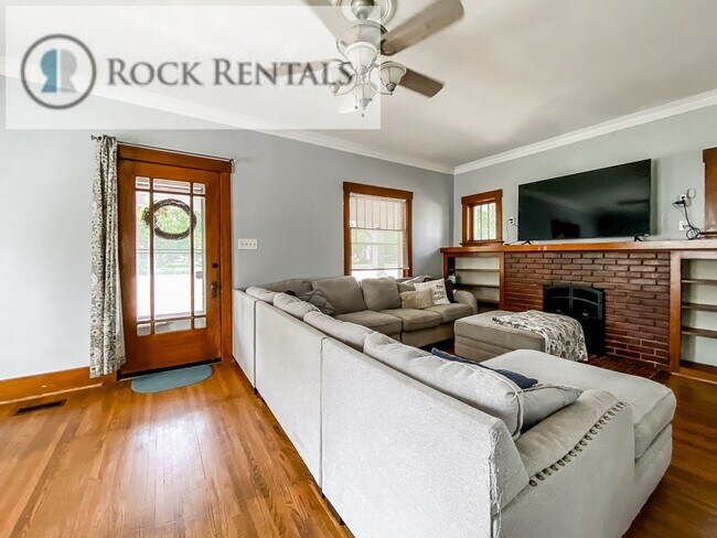 Photo - 4 Bed 2.5 Bath House in Convenient Location