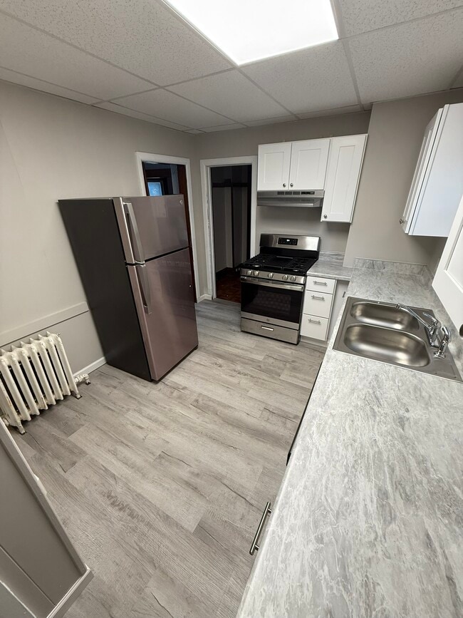 Photo - 405 Islington St