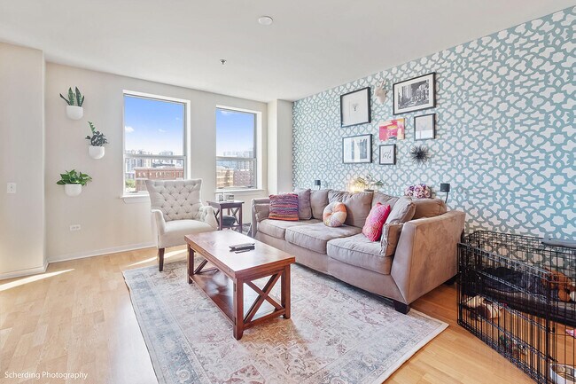 437 W Division St Unit 806