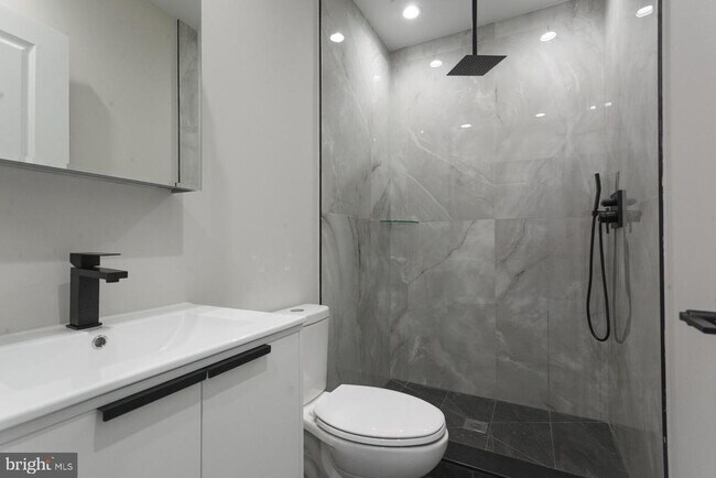 Photo - 3849 Fairmount Ave