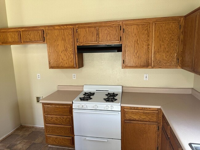Photo - 920 Alder Ave