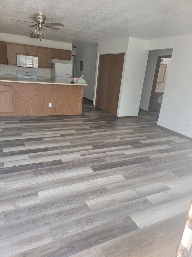 Photo - 242 E Carlson St