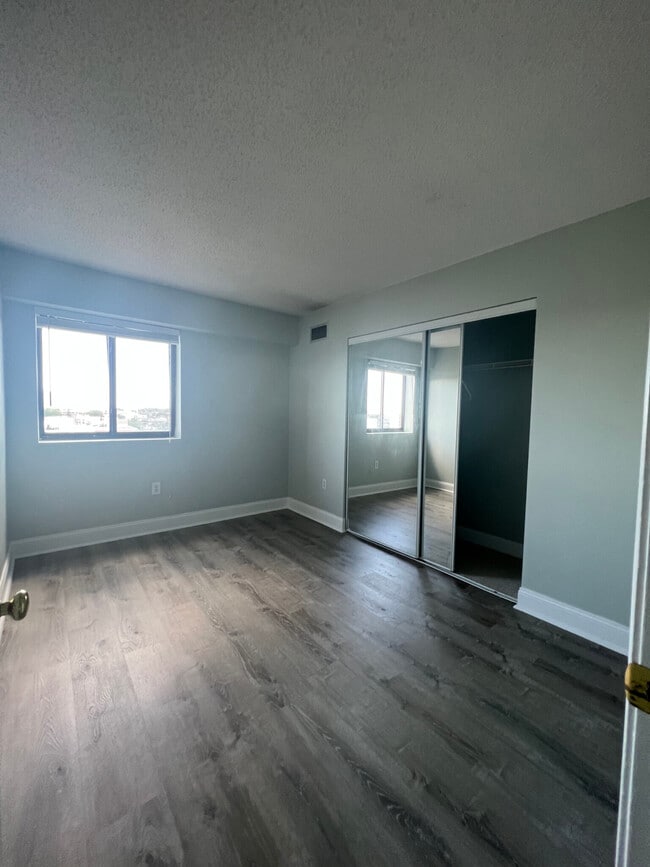 Photo - 15 N Beacon St Unidad 803