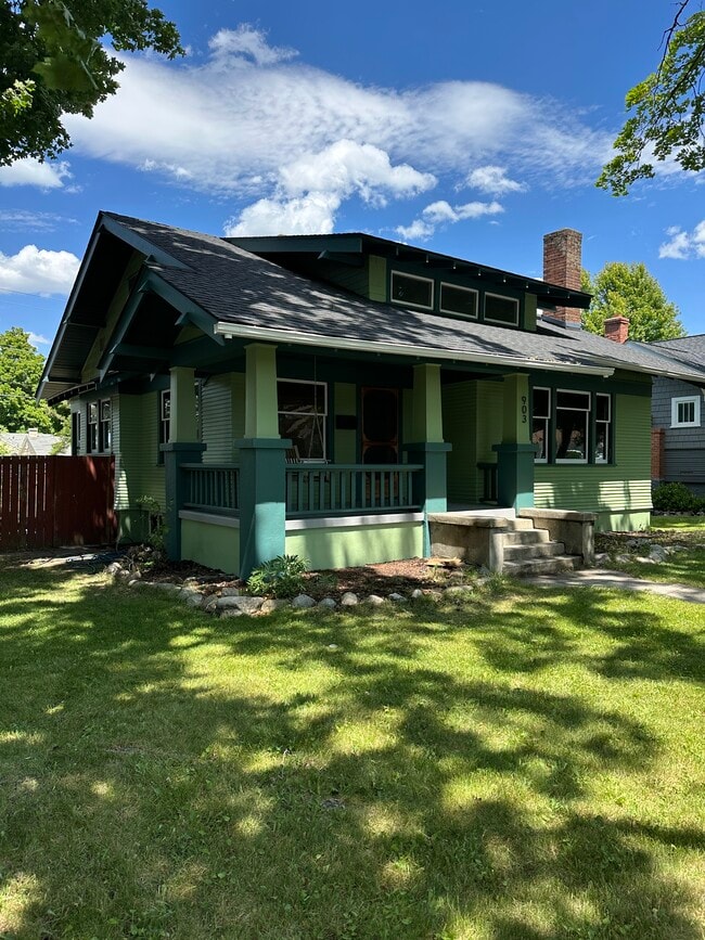 Photo - 903 E 32nd Ave