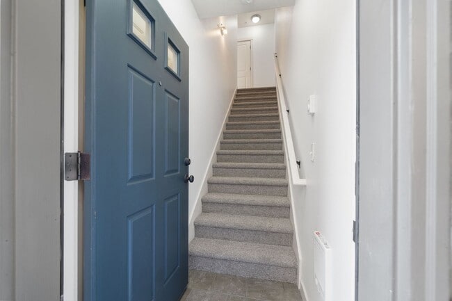 Photo - 648 NE Newstead Ln