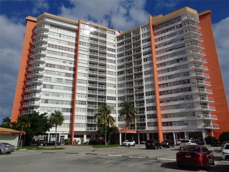 Photo - 1301 NE Miami Gardens Dr