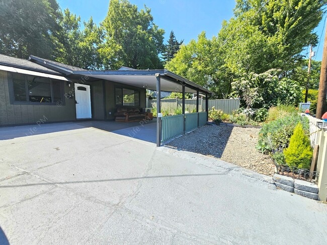 Building Photo - 6830 N Columbia Blvd Rental