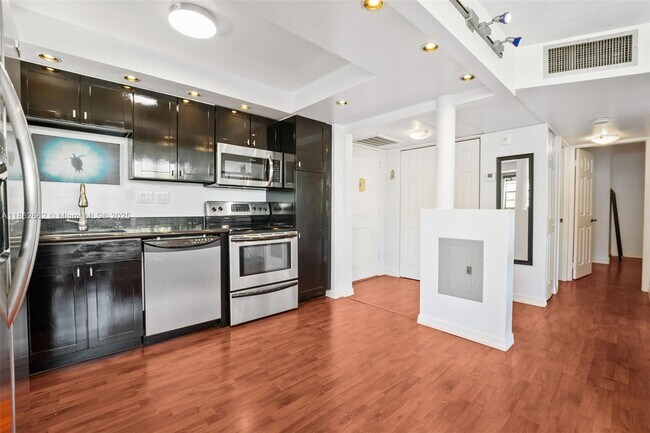 Photo - 2771 Taft St Unit 303