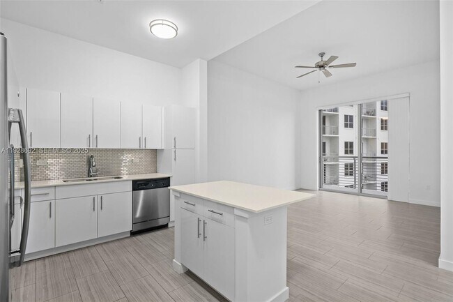 Photo - 1776 Polk St Unidad 1103