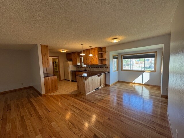 Photo - 1112 W Saratoga Ave
