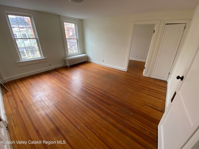 Photo - 227 Warren St