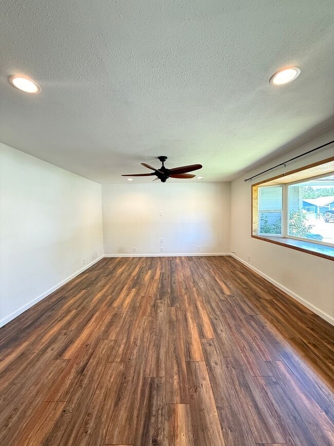 Photo - Beautiful 3 Bedroom, 2 Bathroom Rogue River Rental