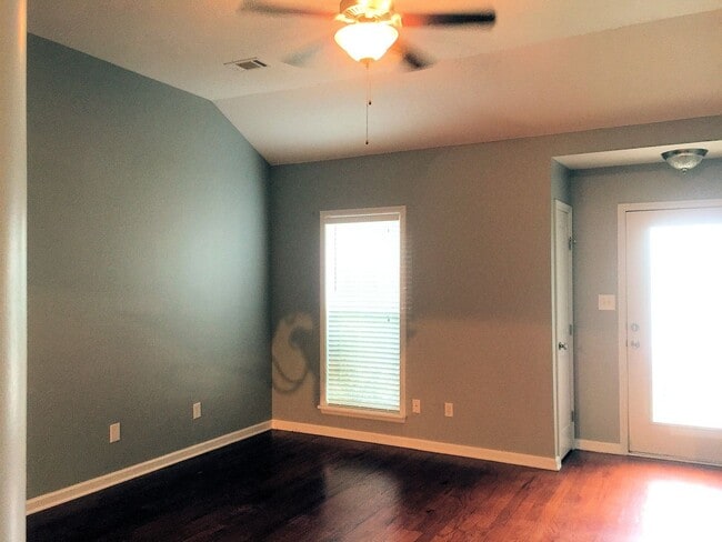 Photo - 725 Whispering Willow Way