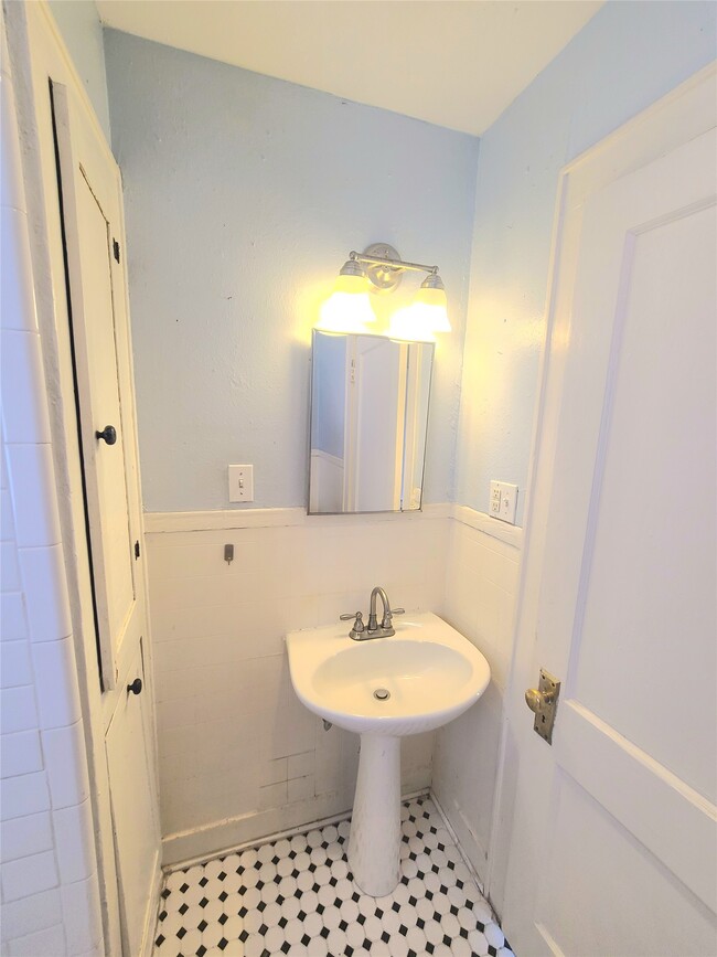 Photo - 1827 Fourcade St