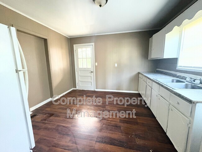 Photo - 1252 18th Pl SW