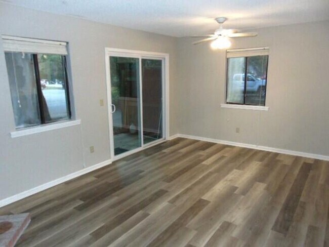 Photo - END UNIT TOWNHOME