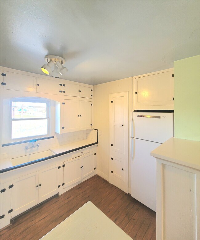 Photo - 1827 Fourcade St