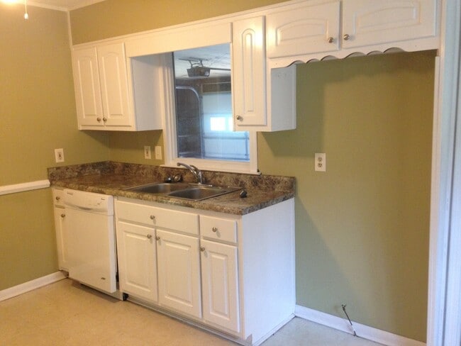 Photo - **ASK HOW YOU CAN MOVE IN WITH NO SEC. DEP.**105 Timberlane Trl: 3BD, 2BA brick ranch on level lo...