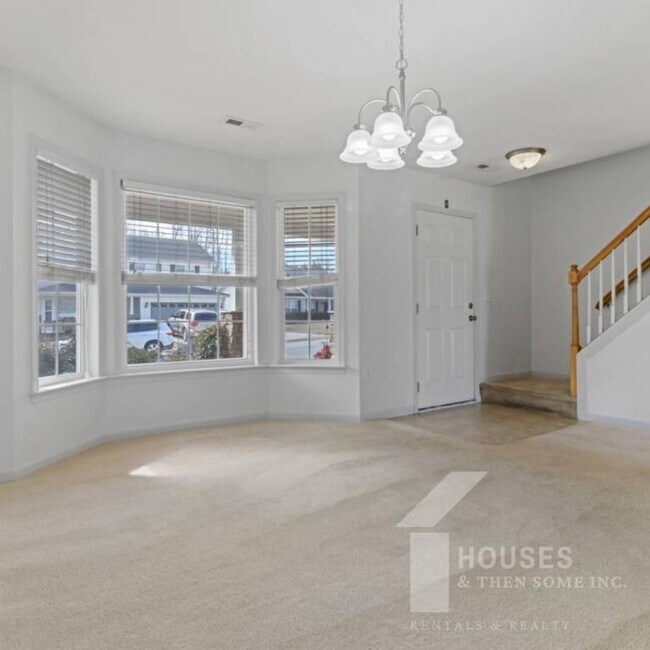 Photo - 18 Whitethorn Ln