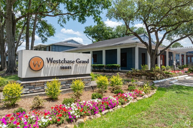 Building Photo - Grand at Westchase Rental
