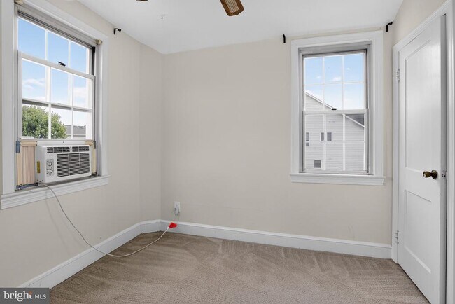 Photo - 1327 S Queen St