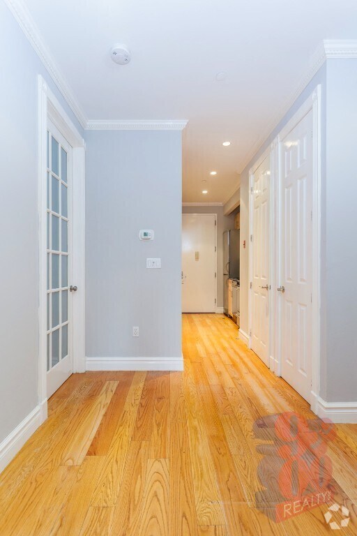 Building Photo - 202 E 13th St Unit 4D Rental