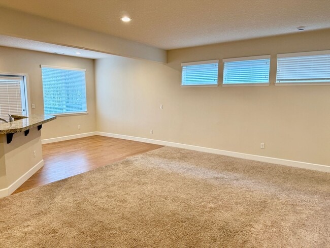 Photo - Awesome North Bethany TH w/ Air Con and private yard too.