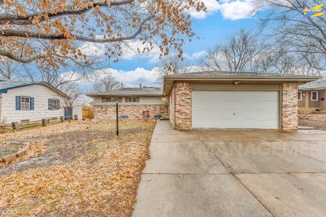 Building Photo - 8410 E Castle Dr