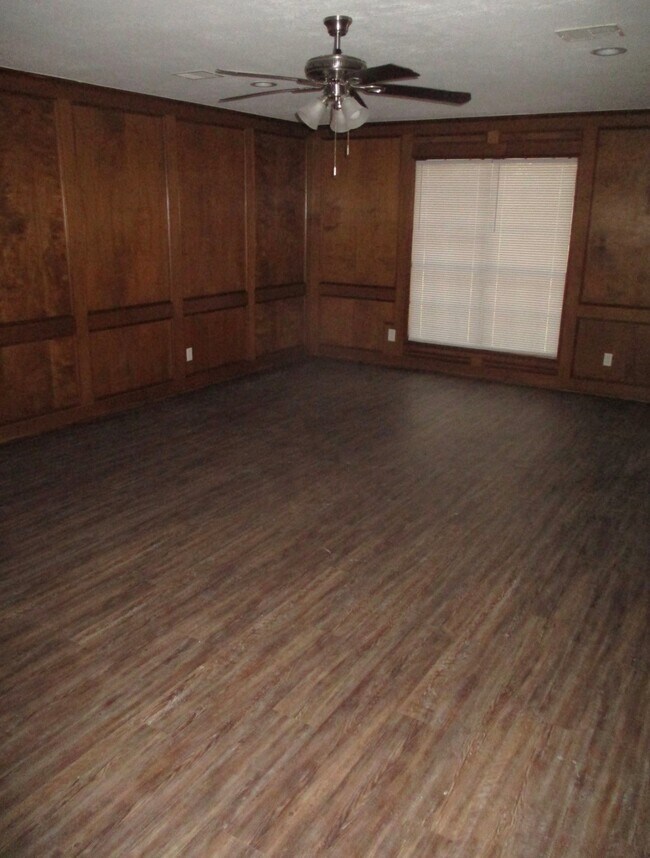 Photo - 2921 Roseheath Ln