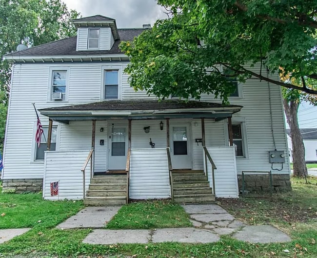 Building Photo - 1200 Bronson St