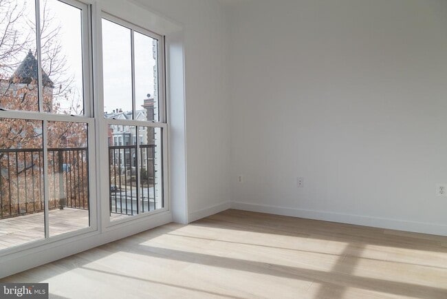 Building Photo - 1443 Euclid St NW Unit 5