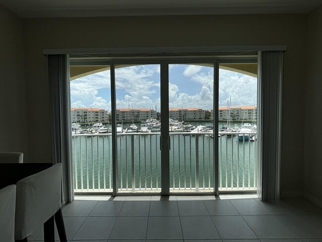 Building Photo - 10 Harbour Isle Dr E Unit 302 Rental