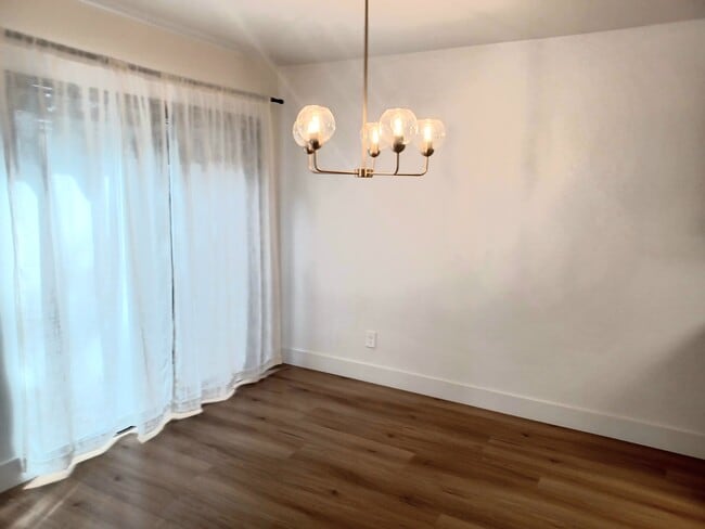 dining area - 5300 Winfield Way Unit 2